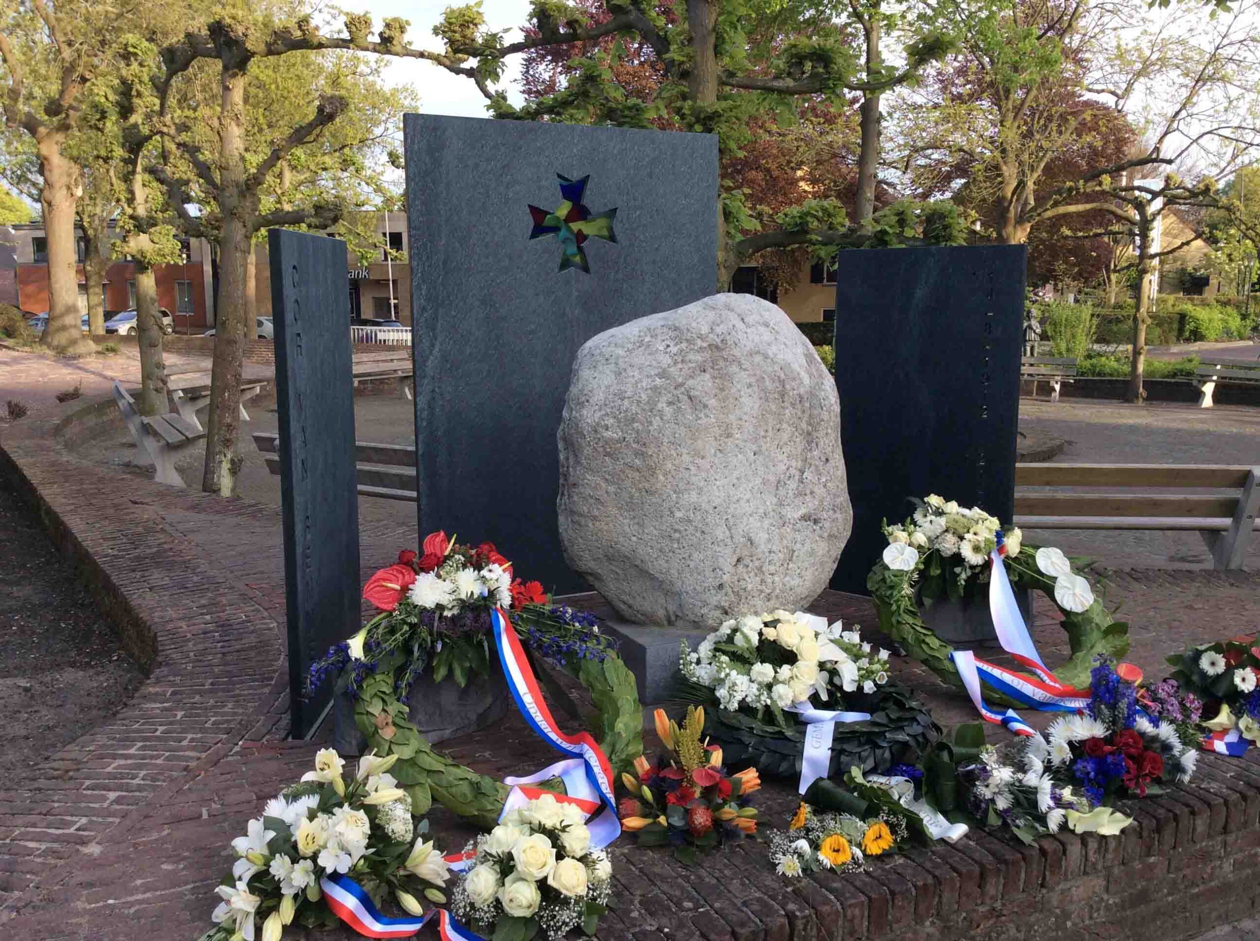 Monument Cor van Bemmel onthuld