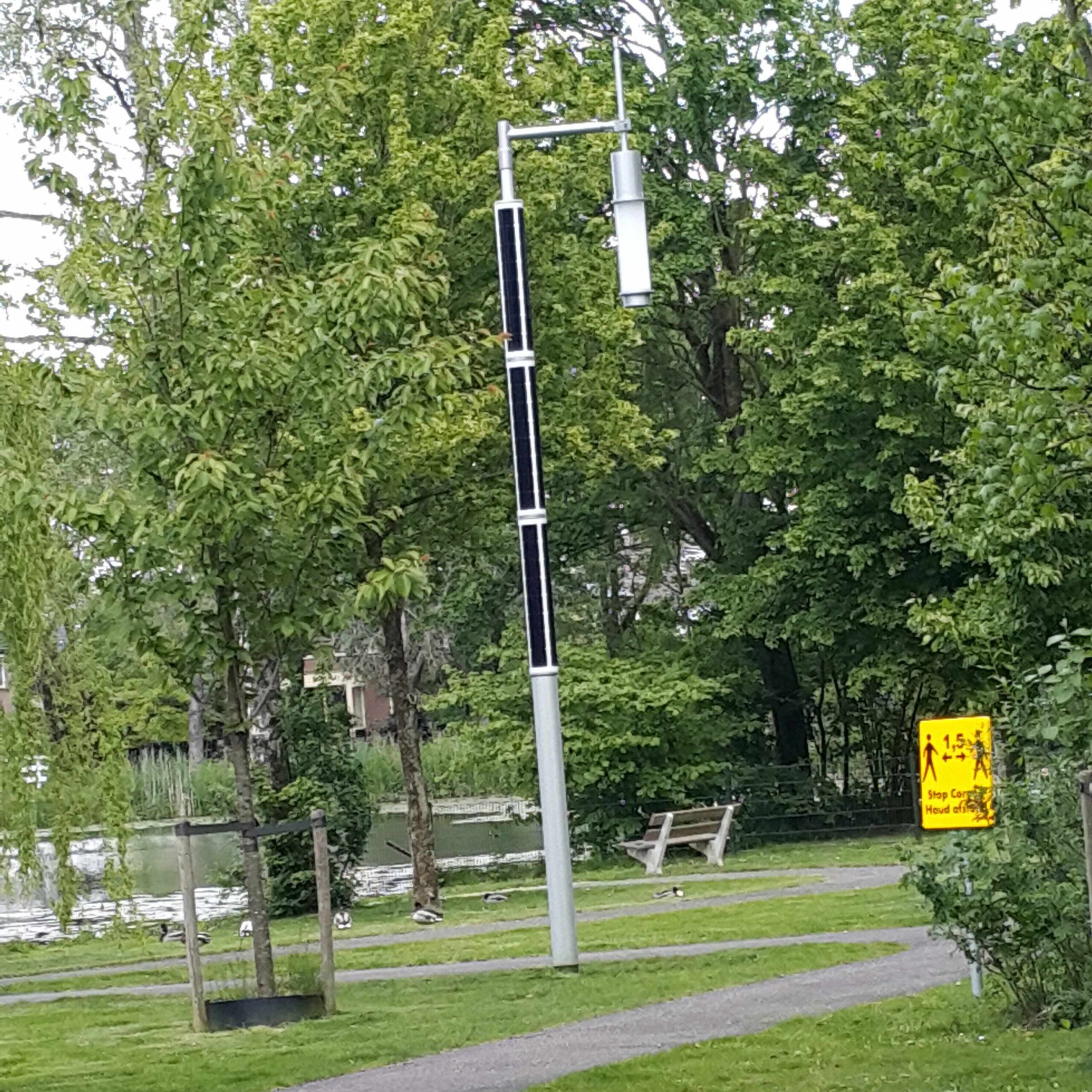 Waarom zijn de twee lantaarnpalen verwijderd